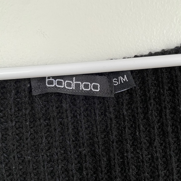 Boohoo black v-neck black sweater - Picture 2 of 4